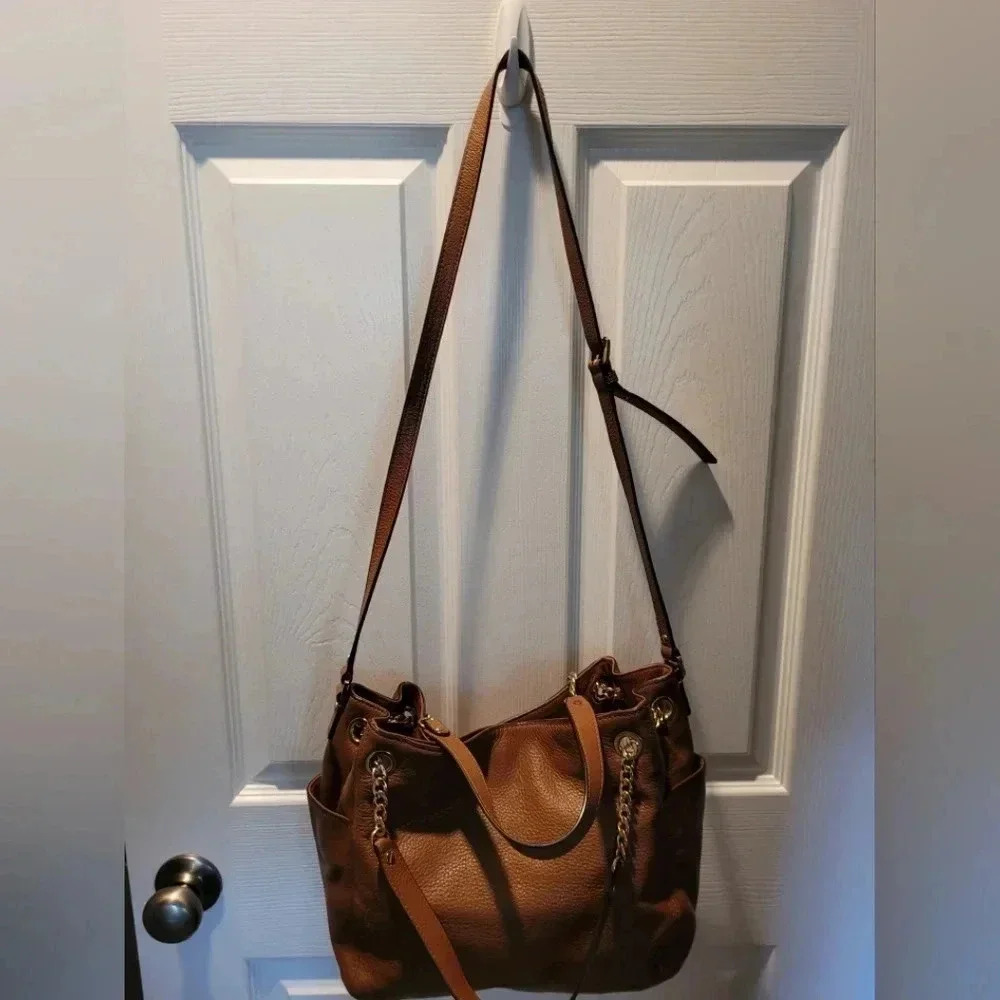 Michael Kors Hamilton w/crossbody strap - Picture 3 of 9